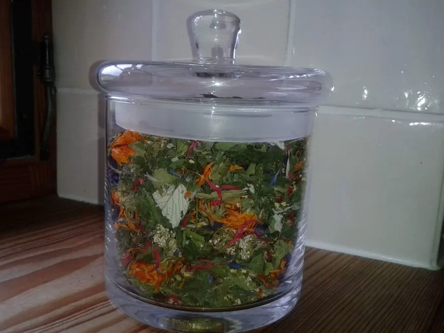 Selbst gesammelter Kräutertee